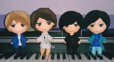 Uchida Yuma, Ono Daisuke, Saito Soma and Kamiya Hiroshi handmade dolls Foto de los muñecos de Uchida Yuma, Ono Daisuke, Saito Soma y Kamiya Hiroshi, ordenados de izquierda a derecha.