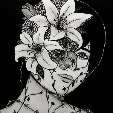 Ephemeral Dibujo en blanco y negro del rostro de Saito Soma. La mitad derecha del rostro está cubierta por diferentes tipos de flores, donde un par de lirios blancos sobresalen, y además, una enredadera con pequeñas hojas parece fragmentar la piel.